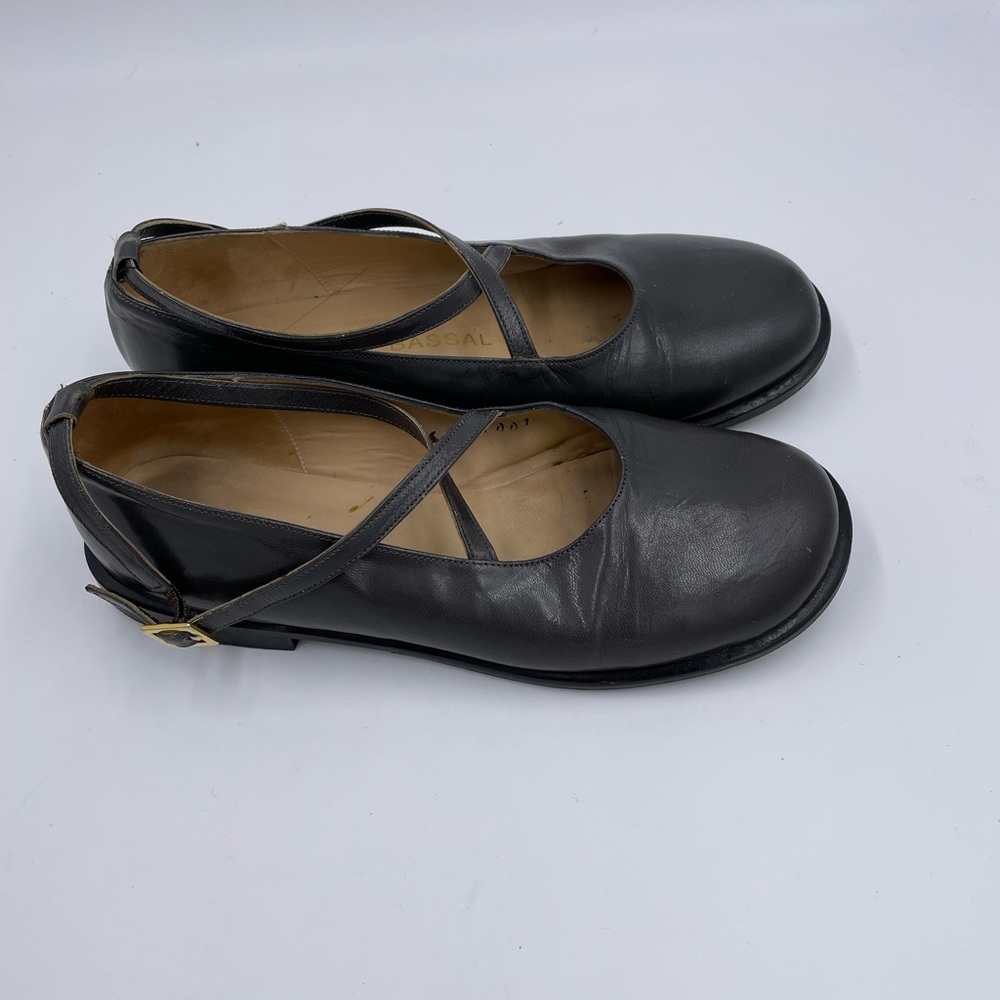 Laure Bassal Crisscross Flats Sz 6